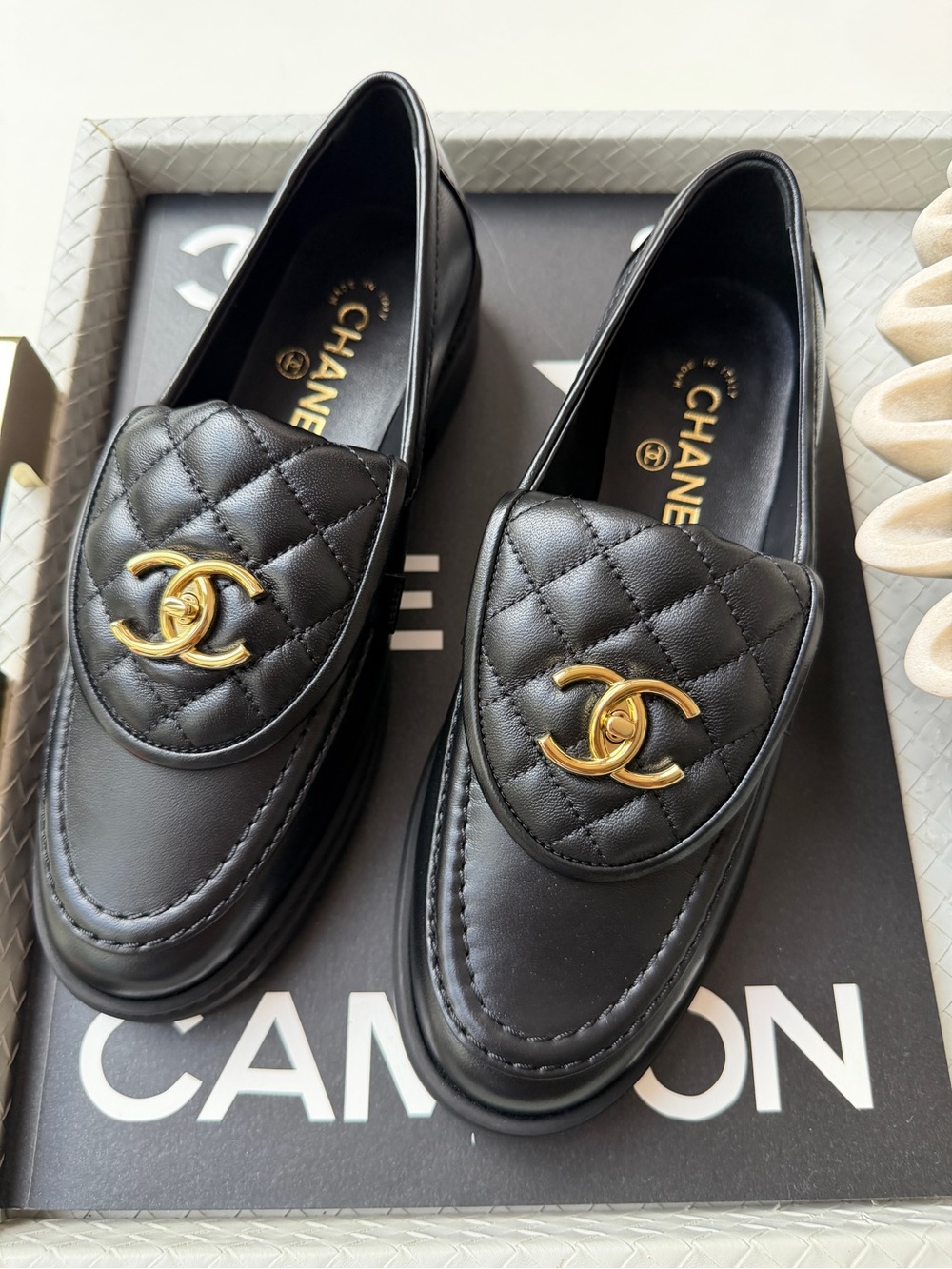 CHANEL BLACK LEATHER LOAFERS MOCCASINS OXFORD GOLD CC TURNLOCK LOGO 38/39 - Picture 7 of 15